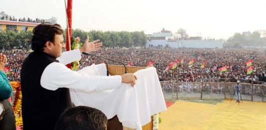 मुज़फ्फरनगर-कैराना में अखिलेश, कहा मोदी खुद पलायन कर दिल्ली पहुंचे