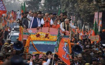 Congress moves EC, demands stern action against BJP