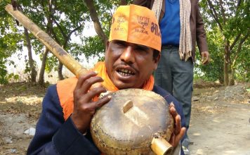 मोदी की गाज़ियाबाद रैली : लोगों ने पहना दिया है टोपी —एक नेत्रहीन