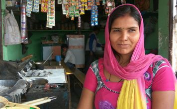 वोटर बोले : “हम किसी को कैसे बता दें कि किसको वोट देंगे”