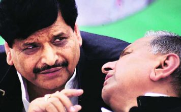 Akhilesh casts vote, ducks questions on Mulayam-Shivpal