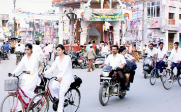 Now, astrologers predict poll outcome in UP