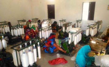 जयापुर : मोदी का आदर्श ग्राम जहां प्राइमरी स्कूल में सूत कताई केंद्र चलता है