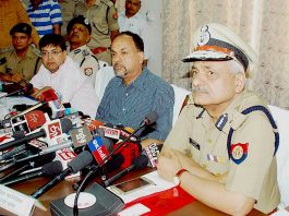 सहारनपुर : डीजीपी सुलखान सिंह ने सर्किट हाऊस में लिया जायज़ा, घटनास्थल पर नहीं गए दोनों उच्च अधिकारी