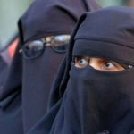 बुर्क़ा : कई जगह लड़कियां अब इसे पहनने से डर रही हैं