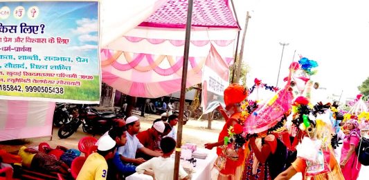 कांवड़ियों की ख़िदमत में दिन-रात जुटे हैं मुसलमान