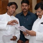 अब शिवपाल का क़रीबी नेता बेच रहा है भुट्टा