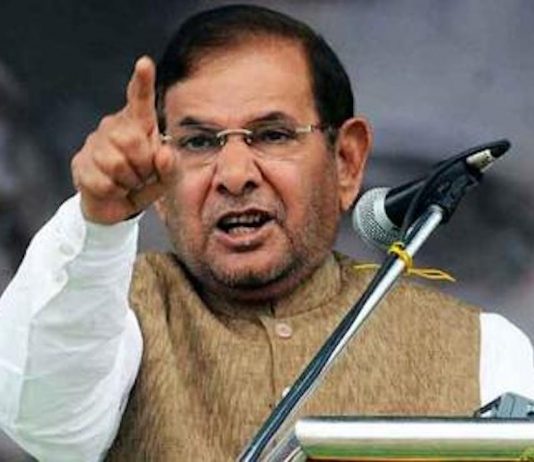 ‘संविधान पर हाथ डालने वालों का धुंआ उड़ा दिया जाएगा’ —शरद यादव