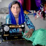 हाथ फैलाकर जीना चाहते हैं या मेहनत कर अपना भाग्य अपने हाथों लिखना चाहते हैं?