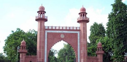 एएमयू गजट में पीएम मोदी की ज्यादा तस्वीरों पर छात्रों को आपत्ति