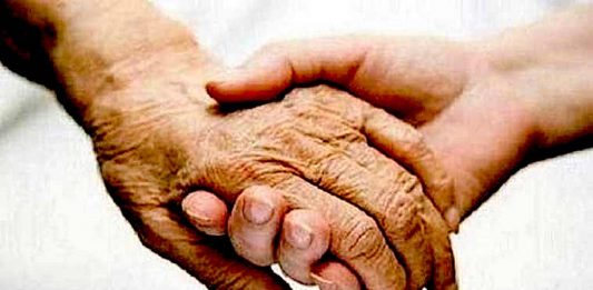 क्या सरकार 2018 में बुज़ुर्गों की ओर कुछ मानवता दिखाएगी?