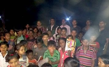 ‘बहुजन समाज बच्चों के हाथ में झाड़ू नहीं, क़लम थमायें’