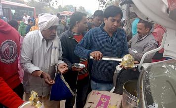 राजधानी में एक ‘कुनबा’ जो भूखे मुसाफ़िरों को खाना खिलाता है…