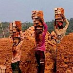 दलितों को भट्टे पर जबरन बंधक बनाकर कराया गया काम, भीम आर्मी लड़ रही है लड़ाई