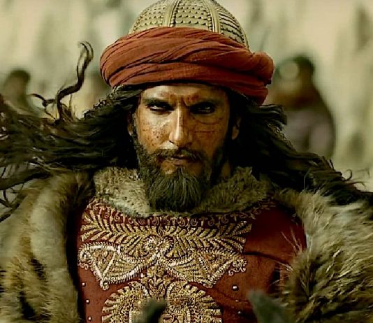 फ़िल्म में मुस्लिम शासक को खलनायक क्यों चित्रित किया जाता है?