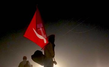 Farmers ‘crack whip’ on Maharashtra government