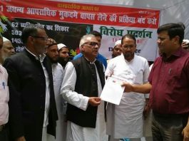 मुज़फ़्फ़रनगर दंगा : मुक़दमे वापसी की प्रकिया के ख़िलाफ़ सड़क पर उतर आए हैं दंगा पीड़ित