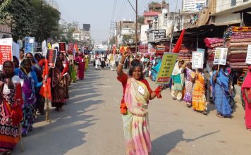 मोदी जी के संसदीय क्षेत्र में महिलाएं नहीं दे सकतीं अपना मांग-पत्र