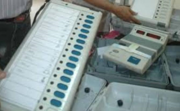 EVM glitches mar voting in Maharashtra