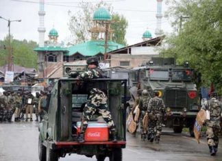 Indian Army Convoy attacked with IED in Pulwama injuring 9 jawans