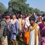 तीर कमान से लैस ग्रामीणों के विरोध के बावजूद दंतेवाड़ा जिले के पोटाली में खुला पुलिस कैम्प