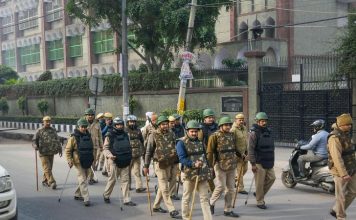 दिल्ली हिंसा: अब तक 10 की मौत, 200 से ज़्यादा लोग गोली लगने से हुए घायल