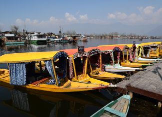 Vacant Hotels, Empty Shikaras dot the Kashmir landscape as Govt fails to woo back tourists