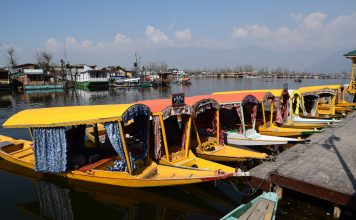 Vacant Hotels, Empty Shikaras dot the Kashmir landscape as Govt fails to woo back tourists