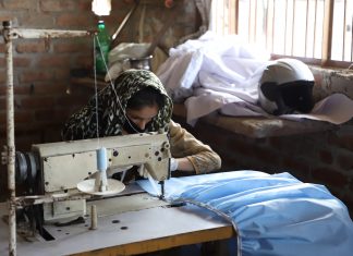 शिवविहार की मुस्लिम महिलाओं को सलाम, हिंसा में जला था घर, अब देश के लिए बना रहींं है मास्क और पीपीई किट