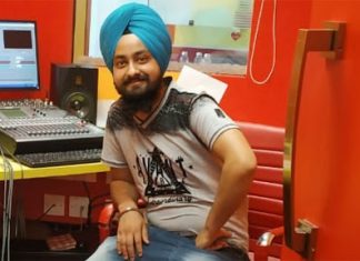 Amid lockdown, this Sikh youth is enthralling Kashmiris through music