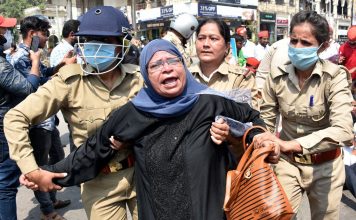 महिलाओं की इस दुर्दशा पर कब तक हम सिर्फ़ और सिर्फ़ घड़ियाली आंसू ही बहाते रहेंगे !