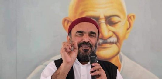 नंदबाबा मंदिर में नमाज़ पढ़ने पर हुए विवाद की पूरी ‘एबीसीड़ी’