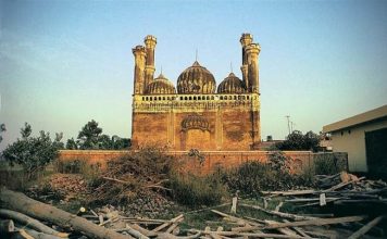 Abandoned “Mosques of India” are crying for attention, one Muslim youth is bridging the gap
