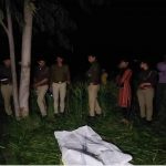 अलीगढ़ : खेत मे मिला दलित किशोरी का शव,ग्रामीणों में आक्रोश