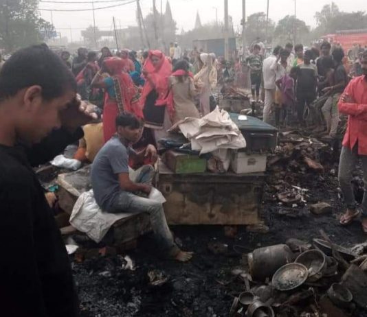 बवाना की झुग्गियों में आग ‘राख’ के साथ छोड़ गई कई सवाल