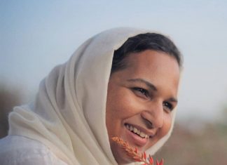 प्रेरणा : कोरोना से बखूबी लड़ रही है भारत की पहली ट्रांसजेंडर डॉक्टर अक्सा शेख़