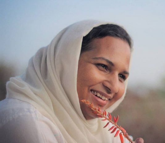 प्रेरणा : कोरोना से बखूबी लड़ रही है भारत की पहली ट्रांसजेंडर डॉक्टर अक्सा शेख़