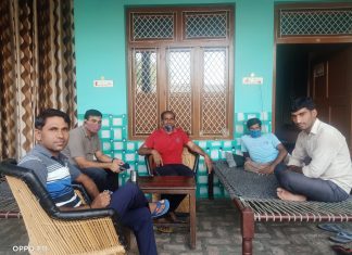 ग्राऊंड रिपोर्ट : गांव के 'डॉक्टर ' जिन्होंने हमारे गांव बचा लिए !