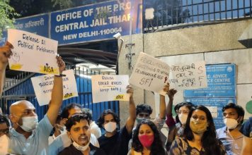 देवांगना,नताशा और आसिफ़ इकबाल रिहा, तेवर है बरक़रार