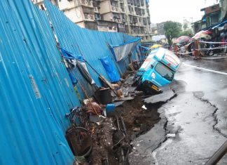 तबाही : मुम्बई में झुग्गियों पर गिरी दीवार ,17 की दर्दनाक मौत