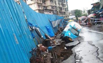 तबाही : मुम्बई में झुग्गियों पर गिरी दीवार ,17 की दर्दनाक मौत