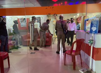 मीडिया संस्थानों पर आयकर के छापे,देश भर में हुई सरकार की आलोचना