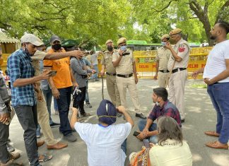 “Was asked to stop recording Khori Gaon villagers,” independent journalists decry 'police harassment'