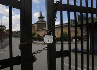 Devotees slam authorities in Kashmir for not allowing prayers in major mosques, shrines