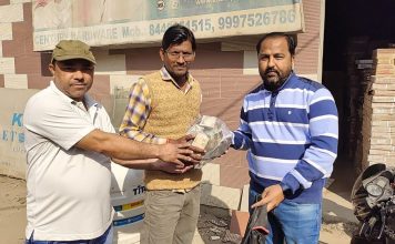 आबिद ने लौटा दिया नितिन का खोया हुआ नोटों से भरा बैग, ईमानदारी का चर्चा