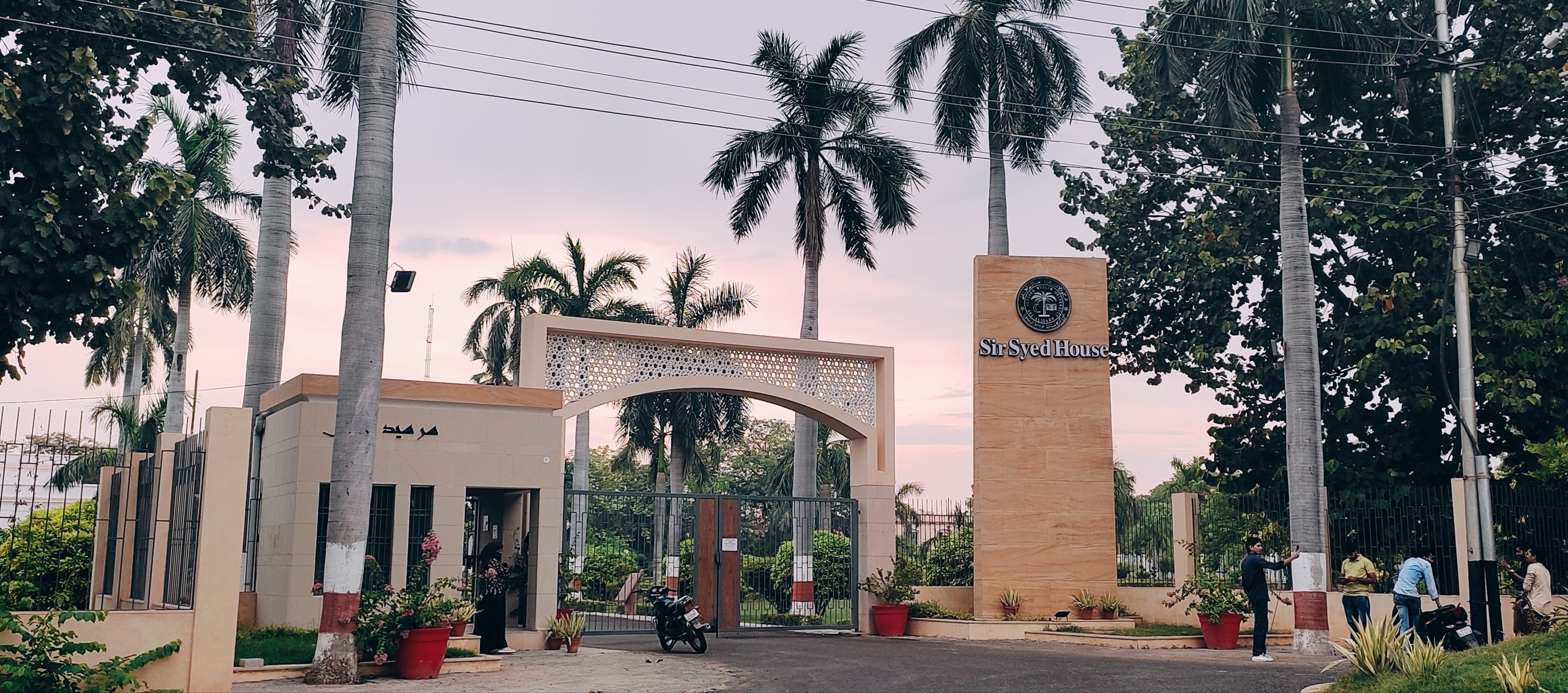 पांच सालों में एएमयू की अनुदान राशि में लगातार गिरावट, 62 करोड़ से सवा 9 करोड़ तक पहुंचा अनुदान