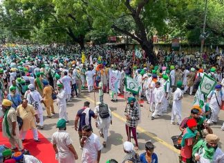 एक बार फिर जंतर मंतर पर जुटे किसान, लगाया वादाखिलाफी का इल्ज़ाम