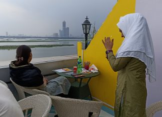 वीडियो रिपोर्ट : एक पत्रकार की 'कैफे कारवां' शुरू करने की प्रेरक कहानी