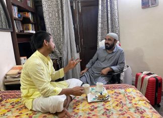 'खुदाई खिदमतगार' वाले फैसल खान और संत राघवेंद्र दास की दोस्ती की बहुत प्यारी सी कहानी !