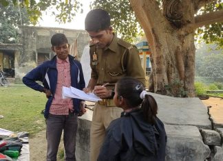 रियल लाइफ हीरो : गांव में जाकर ग़रीब बच्चों को पढ़ाता है यूपी पुलिस का सिपाही ज़फर अली,खुद आईपीएस बनना है ख़्वाब